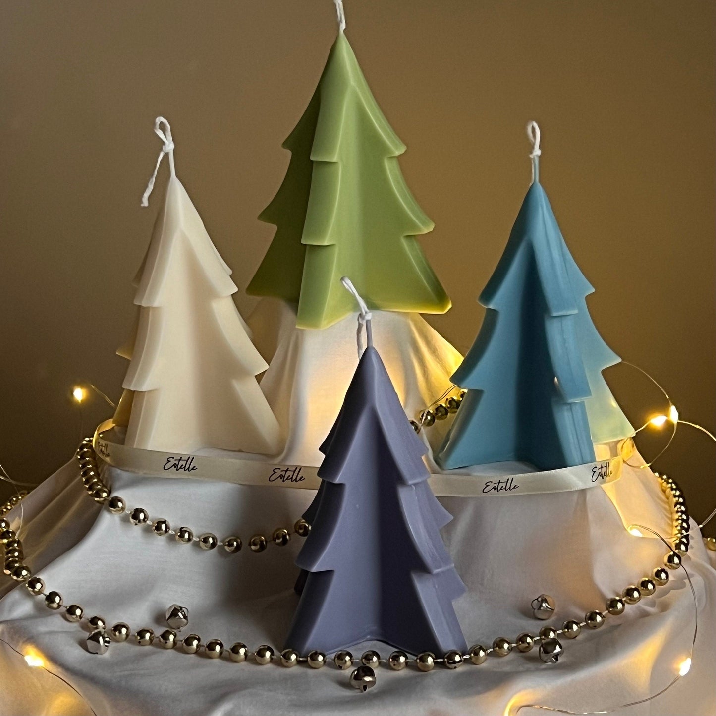 Handgemachte Weihnachtsbaum-Sojakerze: Minimalistische festliche Dekoration