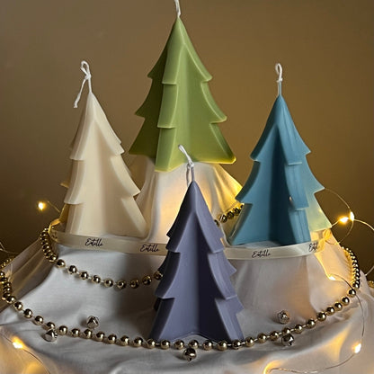 Handgemachte Weihnachtsbaum-Sojakerze: Minimalistische festliche Dekoration