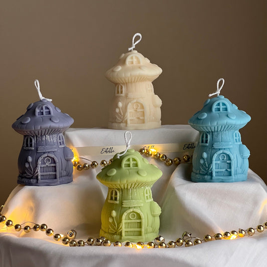 Mushroom House Weihnachtskerze: Handgemachte Sojakerze, festliche Deko
