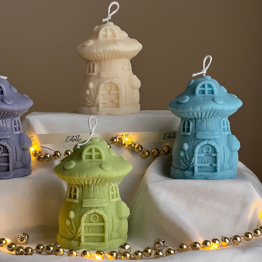 Mushroom House Weihnachtskerze: Handgemachte Sojakerze, festliche Deko