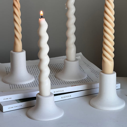 Runder Kerzenständer aus Jesmonit: Minimalistische Tischdekoration
