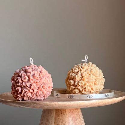 Blumenkugelkerze: Handgemacht aus Sojawachs, vegane Heimdekoration