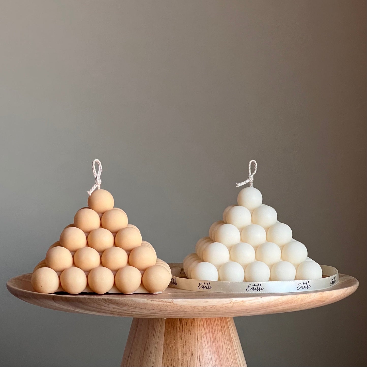 Große Blasenpyramidenkerze: Handgemachte Soja-Vegane Wohndeko