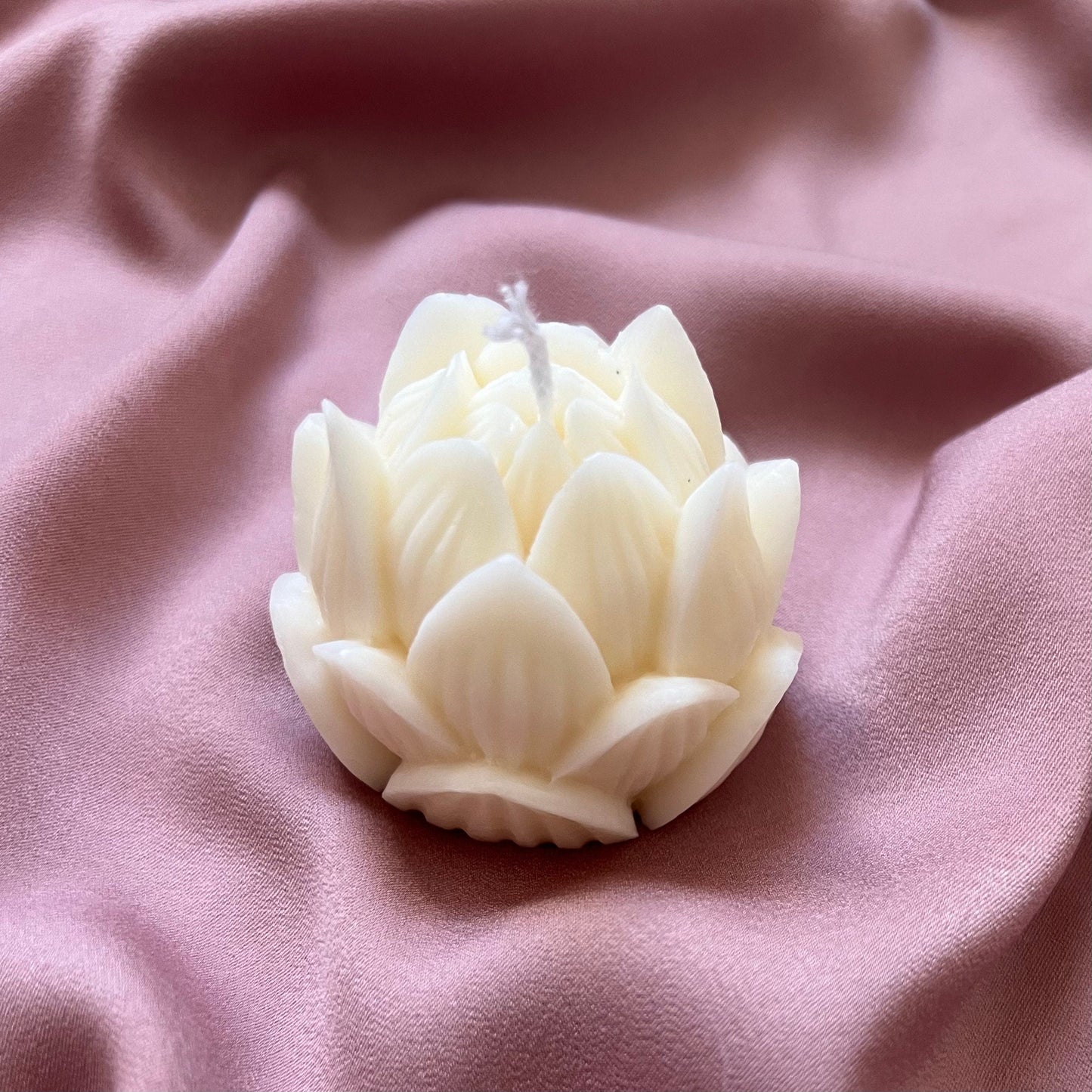 Handgemachte Lotus-Sojakerze: Kleines, trendiges Wohnaccessoire