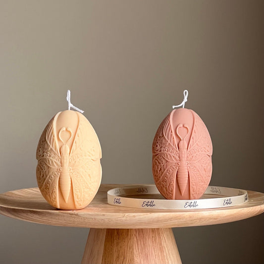 Handgemachte Osterkerze in Ei-Form: Schmetterlings-Design, Frühlingsdeko