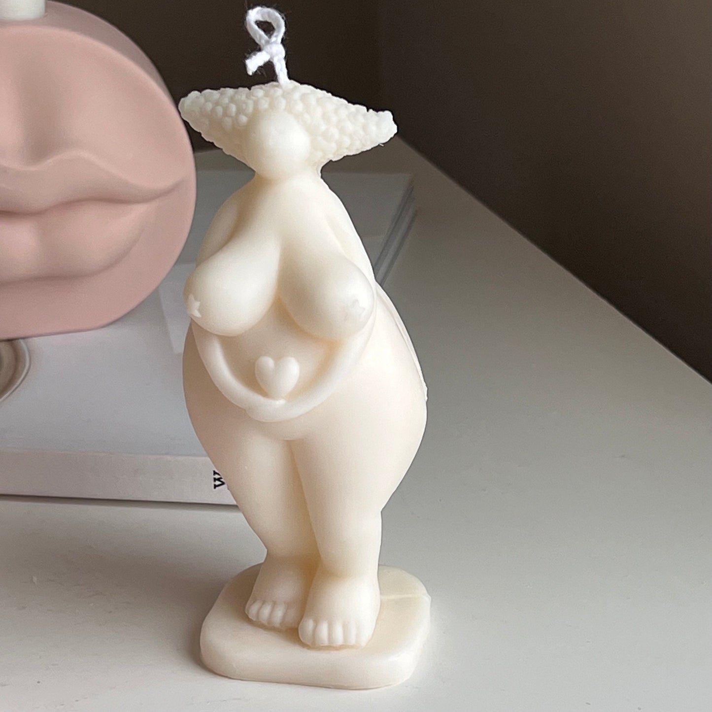 Curvy Body Sojakerze: Handgefertigte Frau Oberkörper Skulptur