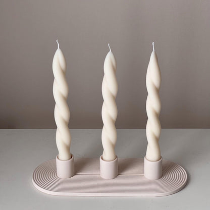 Geometrischer Kerzenhalter aus Jesmonit: Minimalistisches 3-Kerzen-Mittelstück