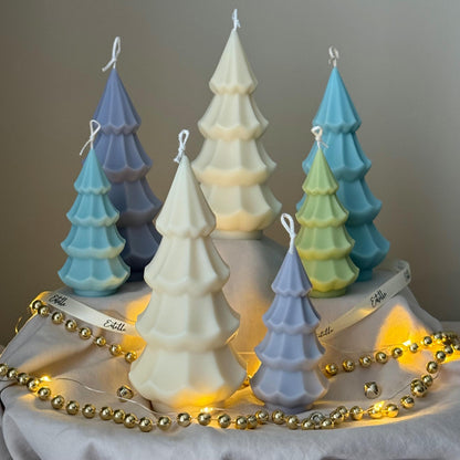 Handgemachte gerippte Weihnachtsbaumkerze: Sojawachs-Feiertagsdekoration