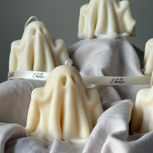 Handgemachte Halloween-Geisterkerze: Skulpturale Sojawachs-Kerze