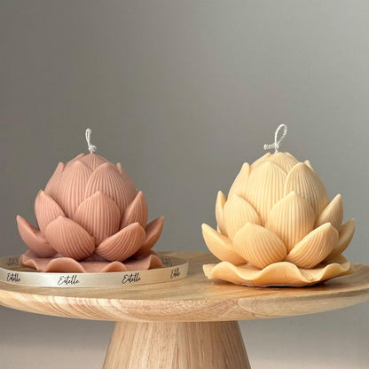 Handgemachte Soja-Lotuskerze: Skulpturales Wohnaccessoire als Geschenk