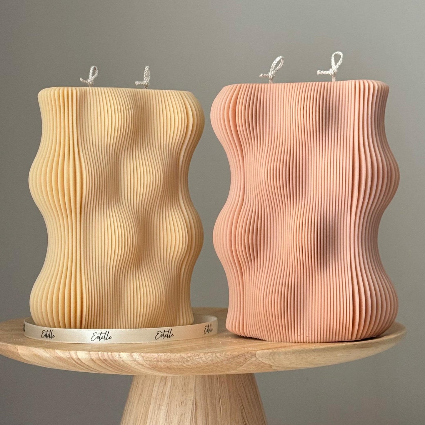 Geometrische Sojakerze: Handgegossene Skulptur, einzigartige Heimdekoration
