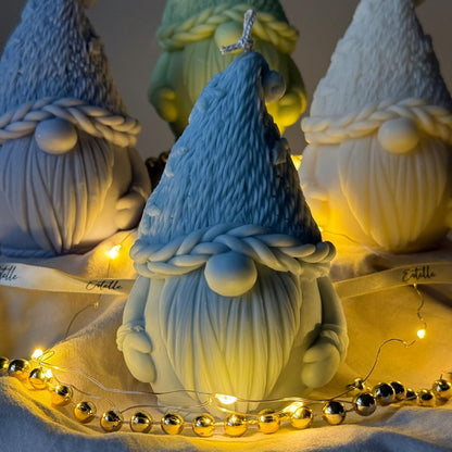 Weihnachtswichtelkerze: Handgegossene Sojawachs-Festdeko