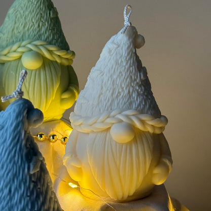 Weihnachtswichtelkerze: Handgegossene Sojawachs-Festdeko