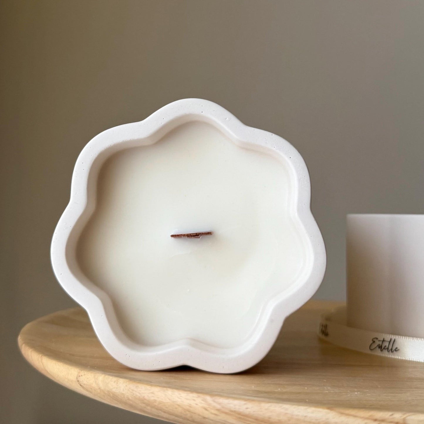 Blumenvase Sojawachs-Kerze | Handgefertigtes Jesmonite-Gefäß