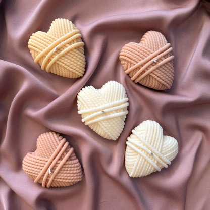Strickwolle-Herz-Sojakerze: Handgemachtes Heimdekor-Geschenk