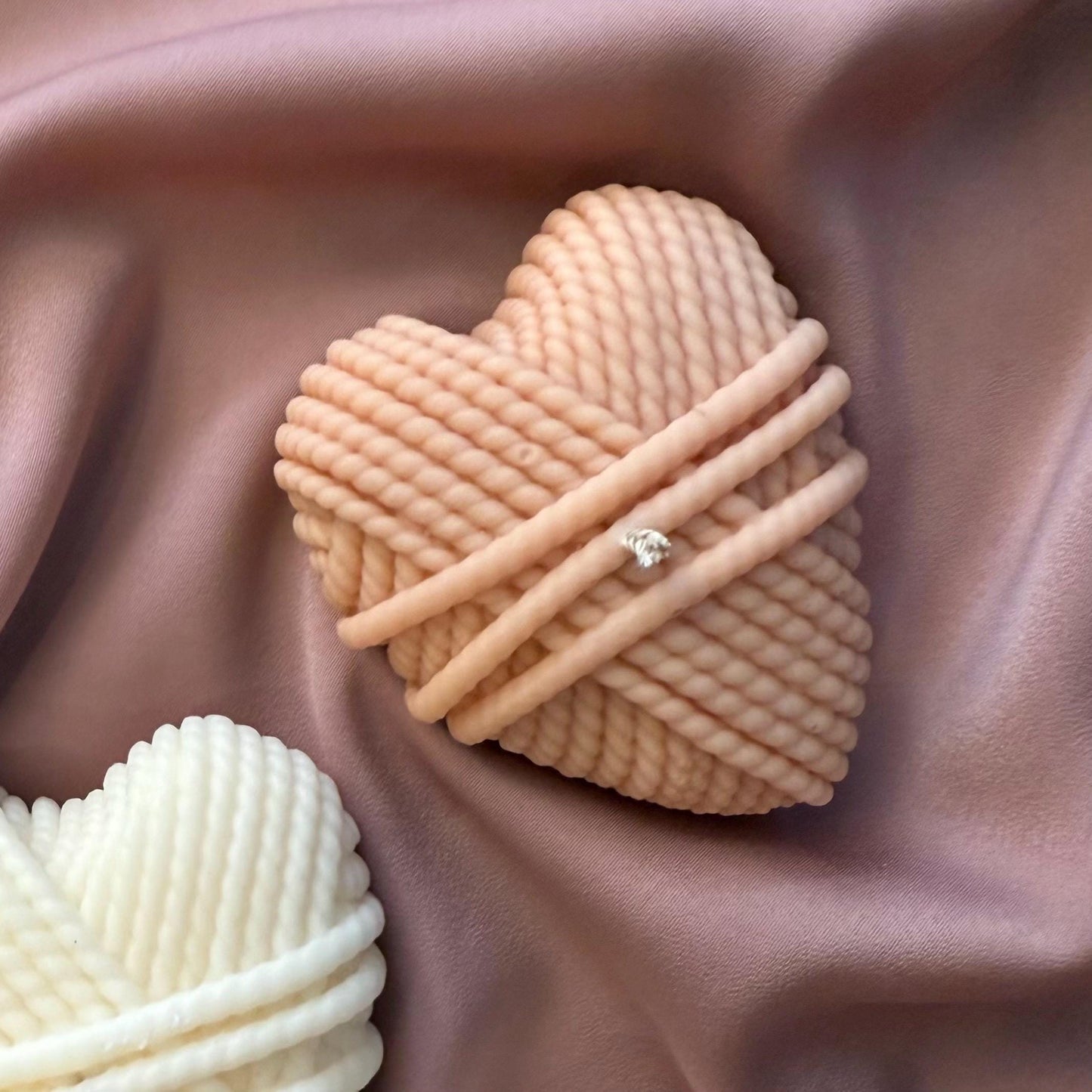 Strickwolle-Herz-Sojakerze: Handgemachtes Heimdekor-Geschenk