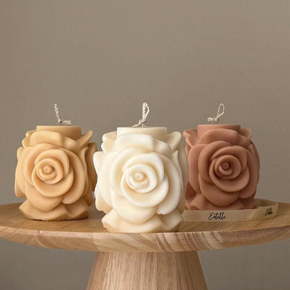 Handgemachte Rosenblütenkerze: Vegane Soja-Stumpenkerze