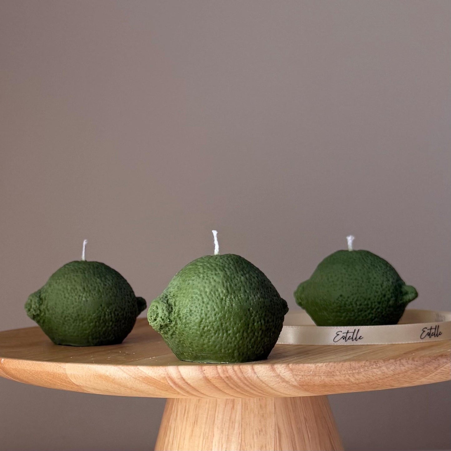 Kerze in Limettenform: Duftende Sojawachs-Säulenkerze, vegan