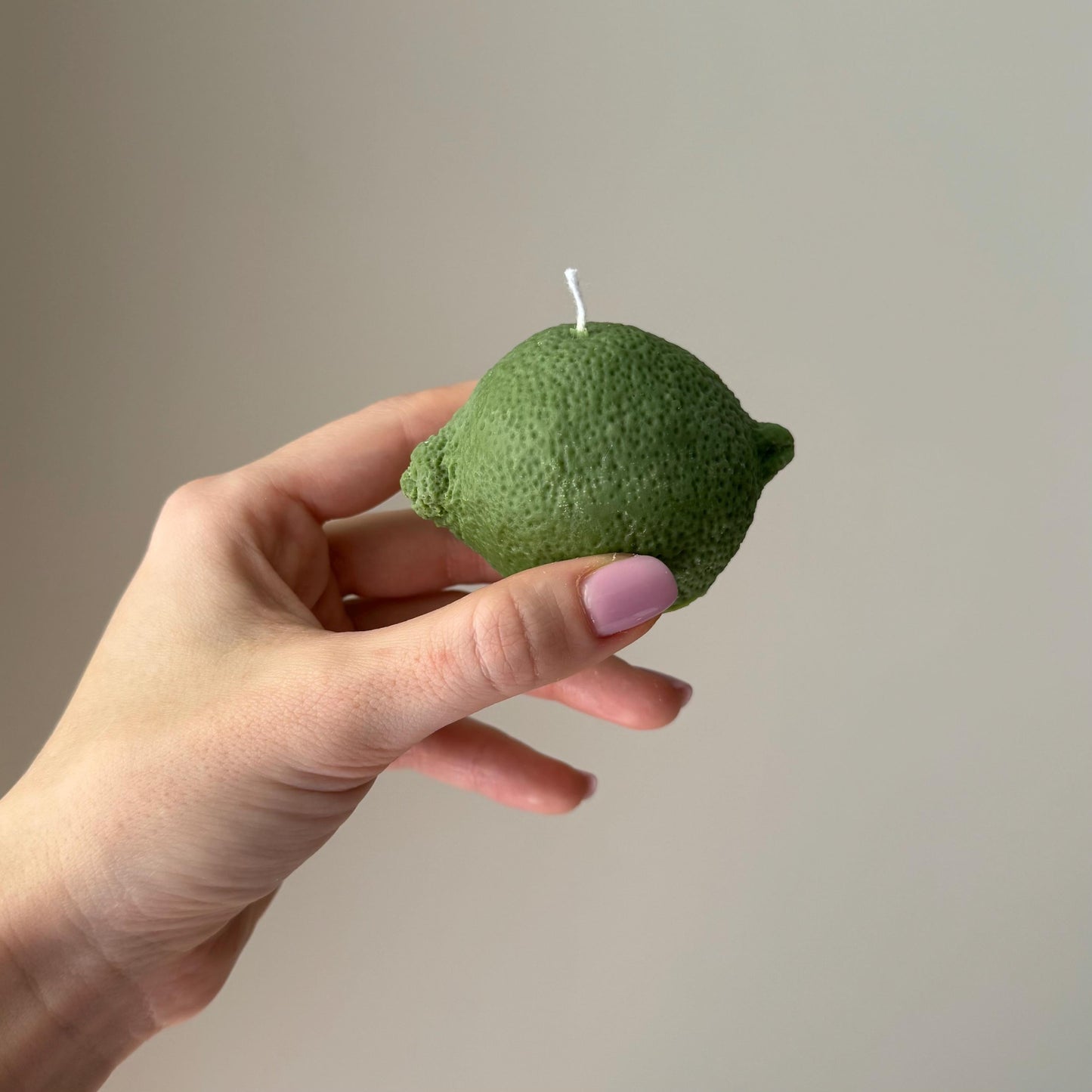 Kerze in Limettenform: Duftende Sojawachs-Säulenkerze, vegan