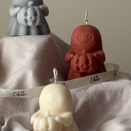 Halloween-Geist mit Kürbiskerze: Handgemachtes Herbstgeschenk aus Sojawachs