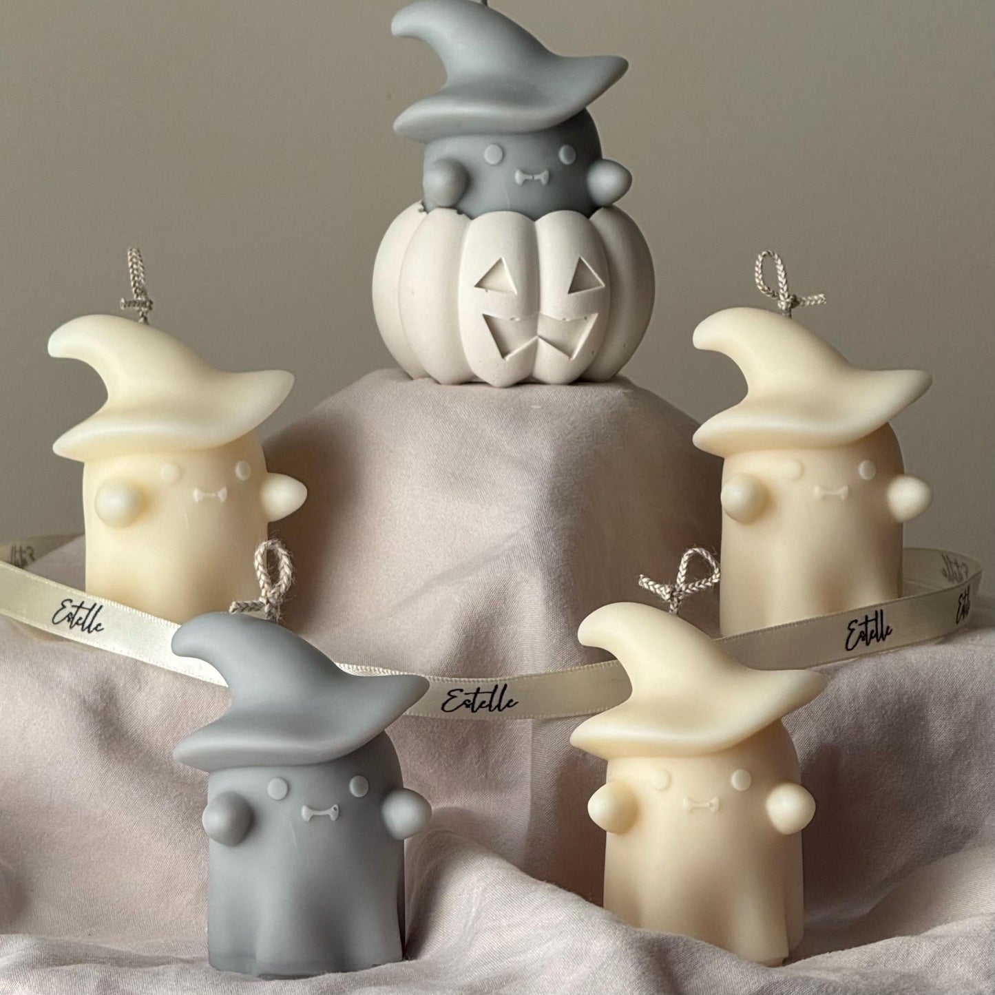 Halloween Gespenster Kerze in Jesmonite Kürbis: Handgegossene Sojawachs Skulpturkerzen