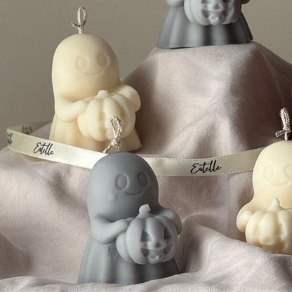 Halloween-Geist mit Kürbiskerze: Handgemachtes Herbstgeschenk aus Sojawachs