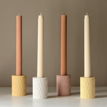 Skulpturaler Wellen-Kerzenständer, Minimalistisches Jesmonite-Dekor