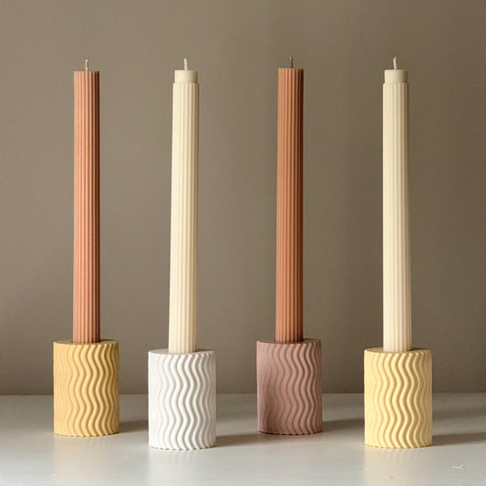 Skulpturaler Wellen-Kerzenständer, Minimalistisches Jesmonite-Dekor