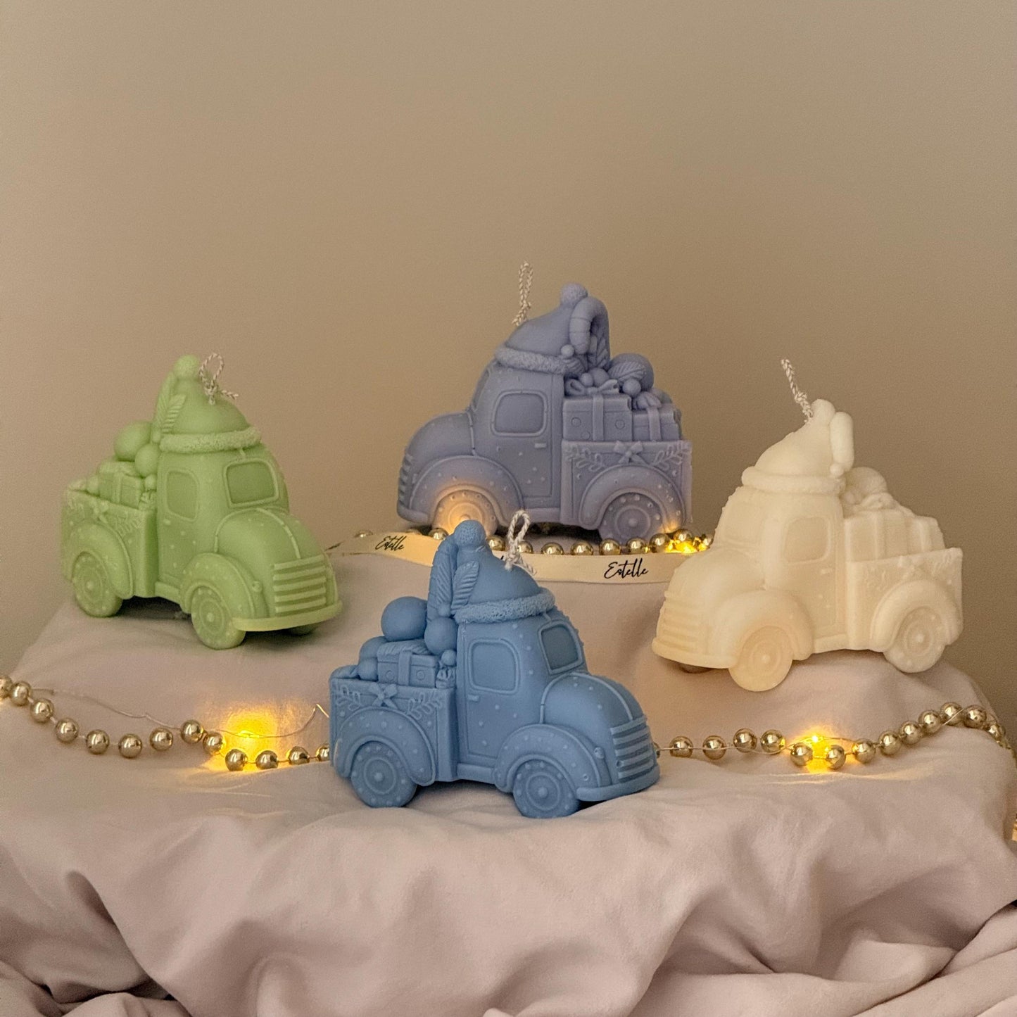 Weihnachts-Spielzeugauto-Kerze – Handgemachter Dekoartikel, Feiertags- & Weihnachtsdeko-Geschenk