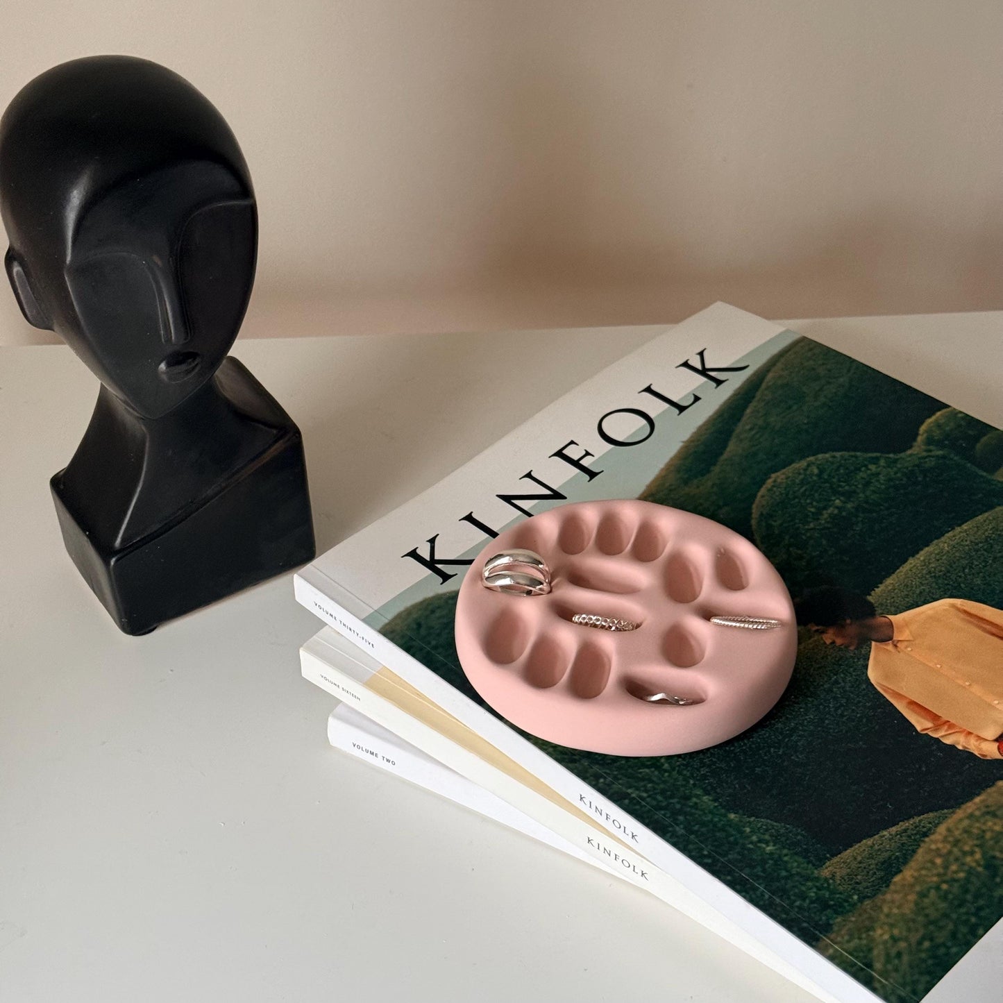 Minimalist Ring-Organizer-Schale | Skulpturales Jesmonite-Tablett