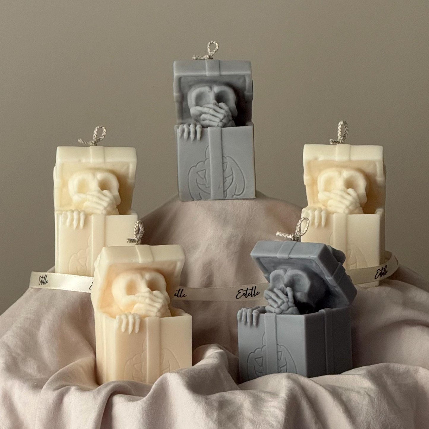 Schädel in Geschenkbox-Kerze | Halloween Sojawachs Skulptur Dekoration