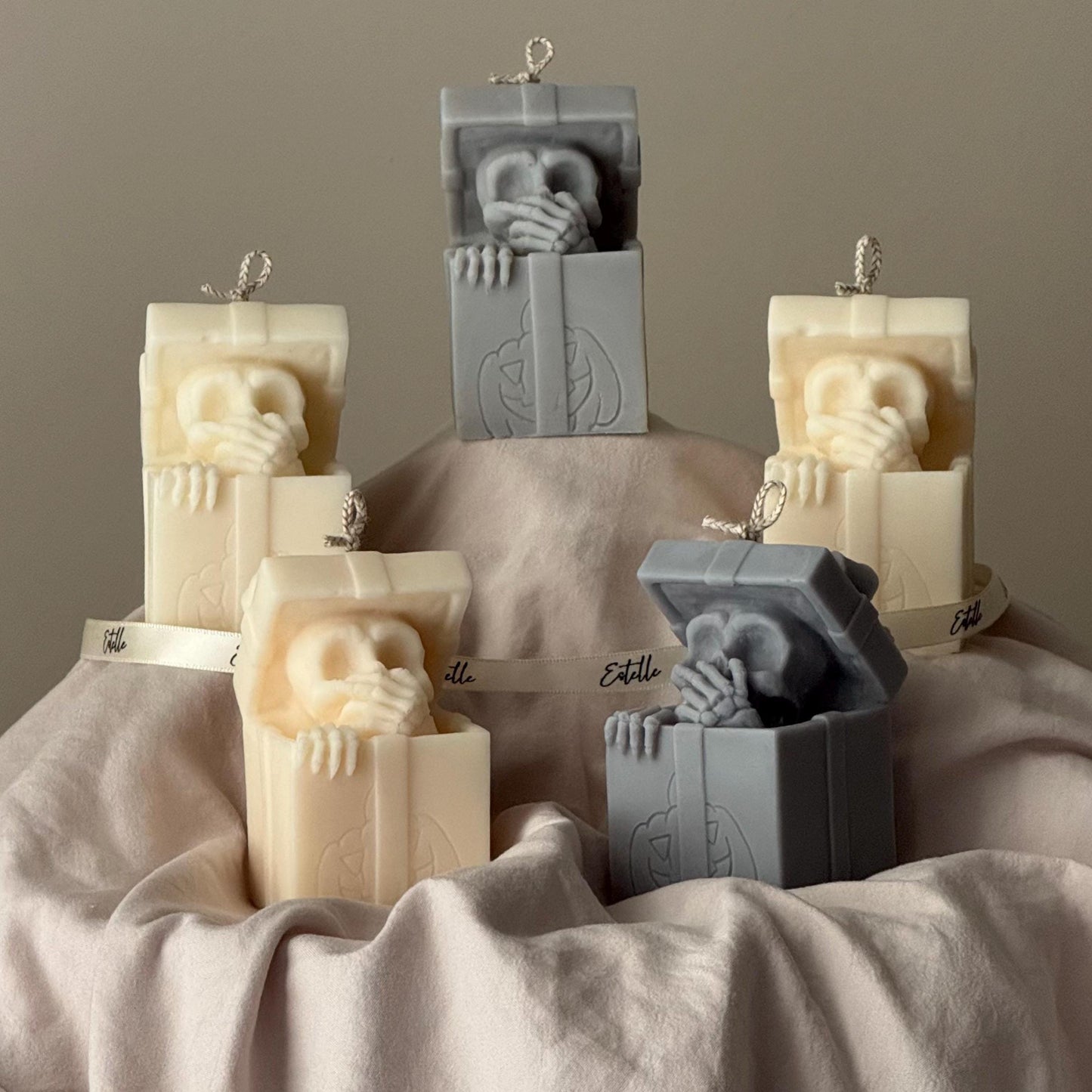 Schädel in Geschenkbox-Kerze | Halloween Sojawachs Skulptur Dekoration