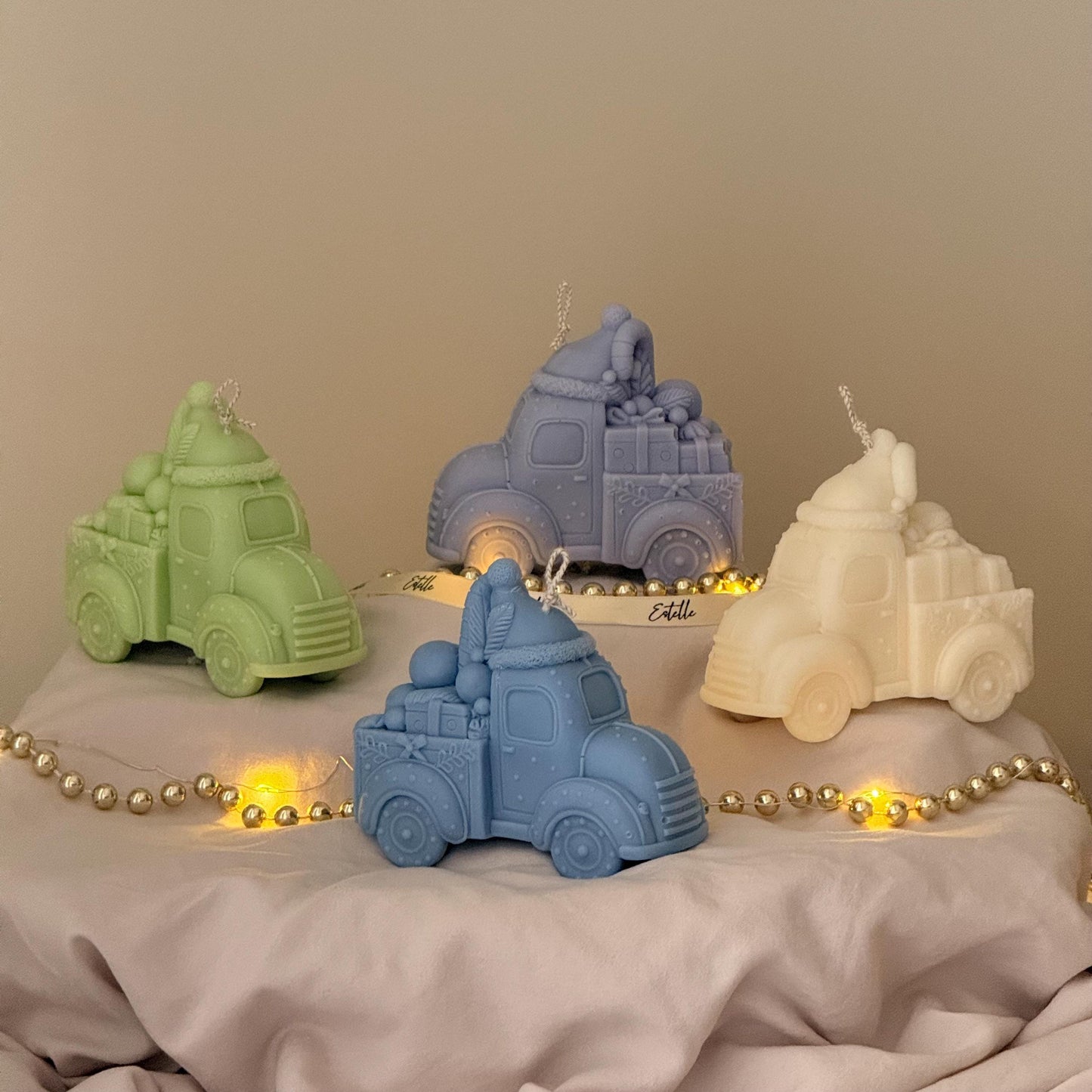Weihnachts-Spielzeugauto-Kerze – Handgemachter Dekoartikel, Feiertags- & Weihnachtsdeko-Geschenk