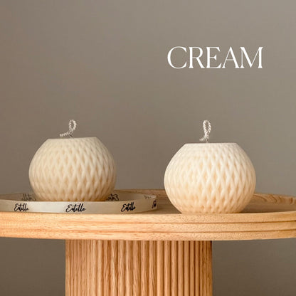 Woven Sphere Candle – Skulpturales Design mit Textur