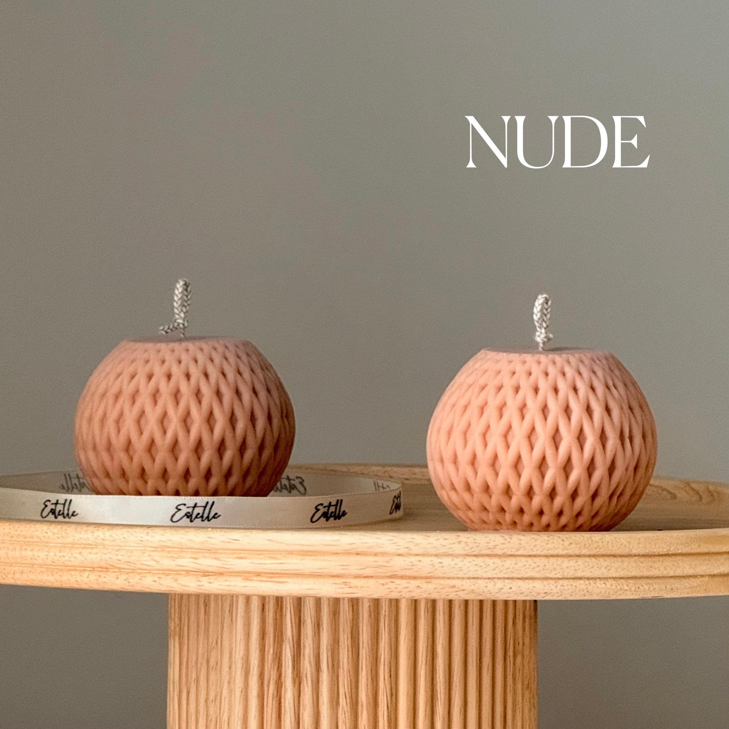 Woven Sphere Candle – Skulpturales Design mit Textur