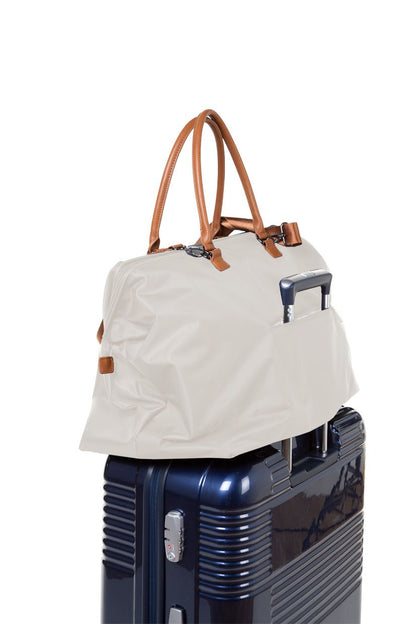 Ruhige & stilvolle cremefarbene Wickeltasche