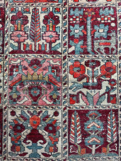 Perisan Bakhtiari Rug | 5' 1" x 9' 5"