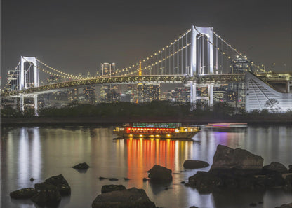 Wandbild Zauberhafte Regenbogenbrücke mit Tokios Skyline am Abend - Panorama