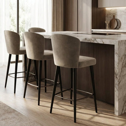 Vier Silhouette Barhocker