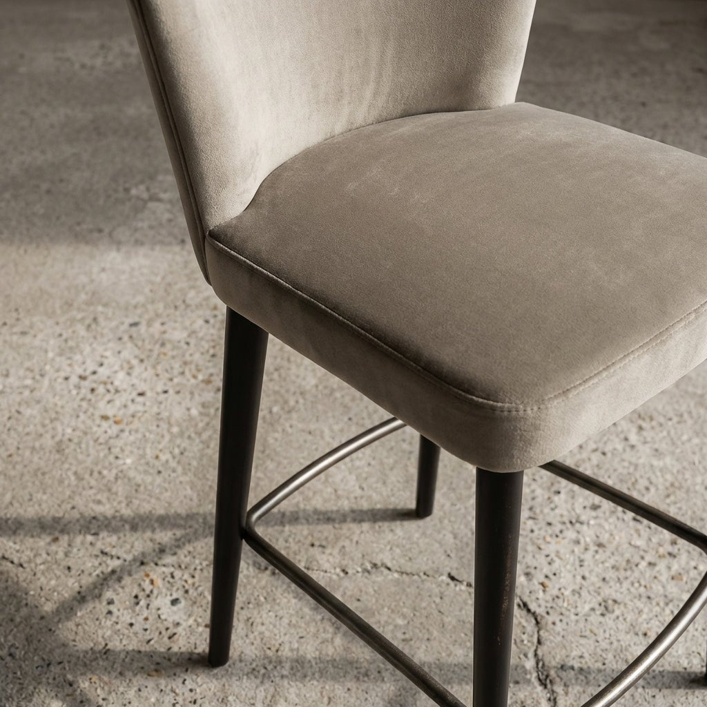 Vier Silhouette Barhocker
