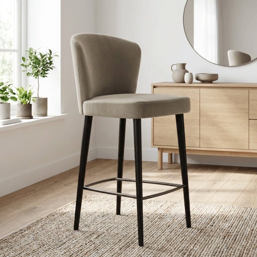 Vier Silhouette Barhocker