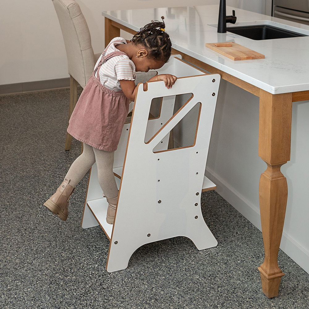 Mitwachsender Lernturm aus Holz für Kinder - Der Mini Chef
